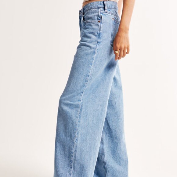 Abercombie & Fitch Ultra Loose Low Rise Jeans Light Blue Wash 10 / 30" Long - Picture 3 of 7